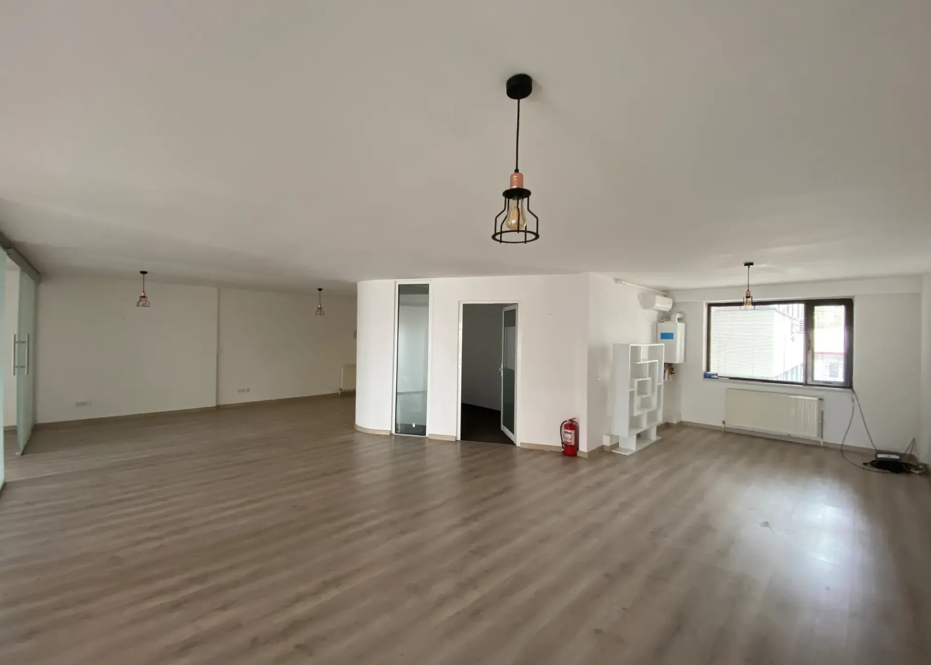 Emanoil Porumbaru 25a - et. 2 - poza interior 1.webp