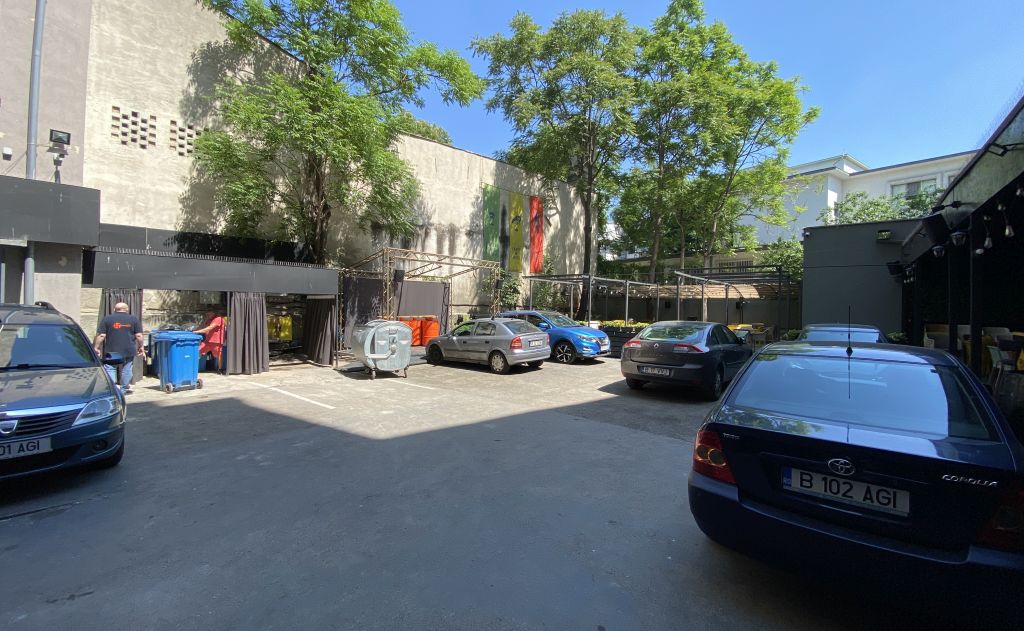 Birouri de inchiriat in Palatul Societatii Politehnice, vedere parcare