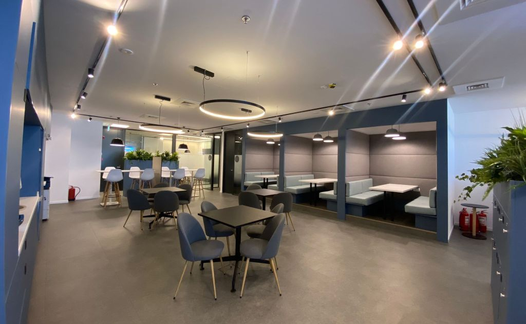 Birouri de inchiriat in Regus Iulius Cluj-Napoca, poza zona lounge