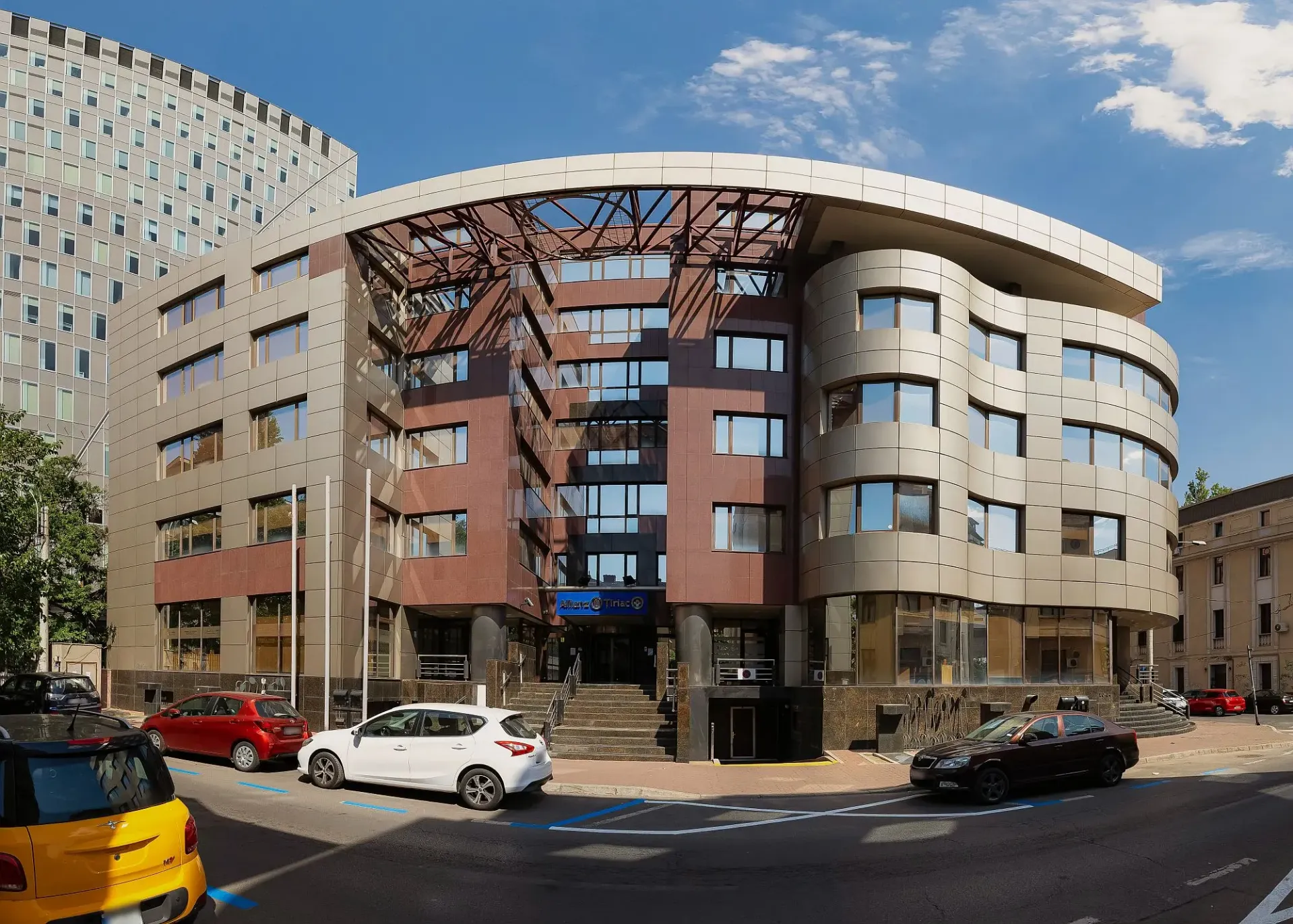 Caderea Bastiliei 80-84 - poza 1.webp