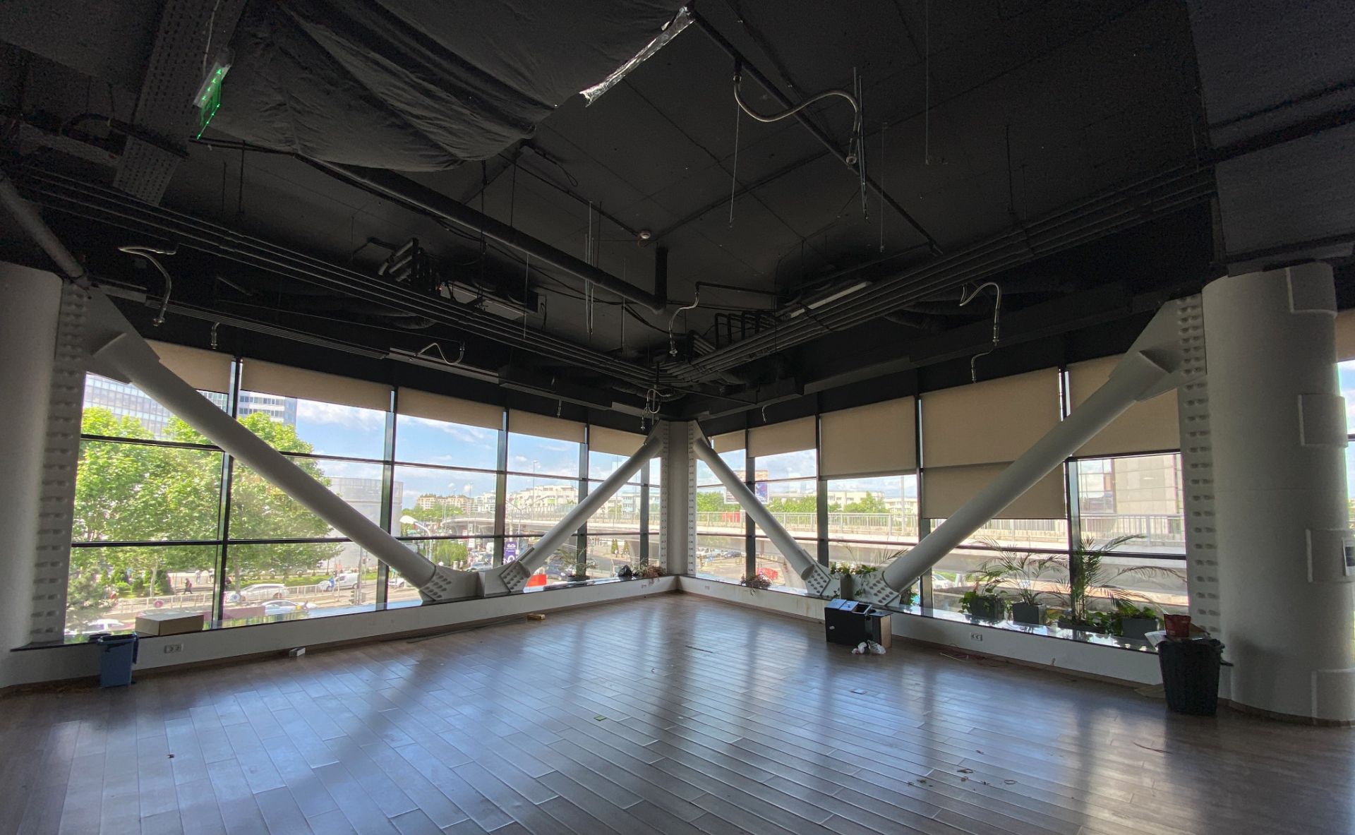 Globalworth Plaza - et.1 - 350m2 poza open space.JPG