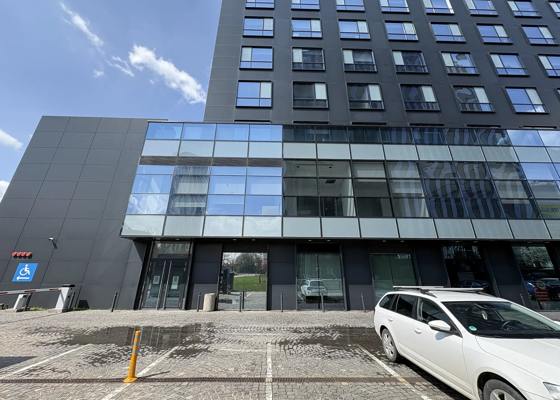 GW Plaza - poza  (5).webp