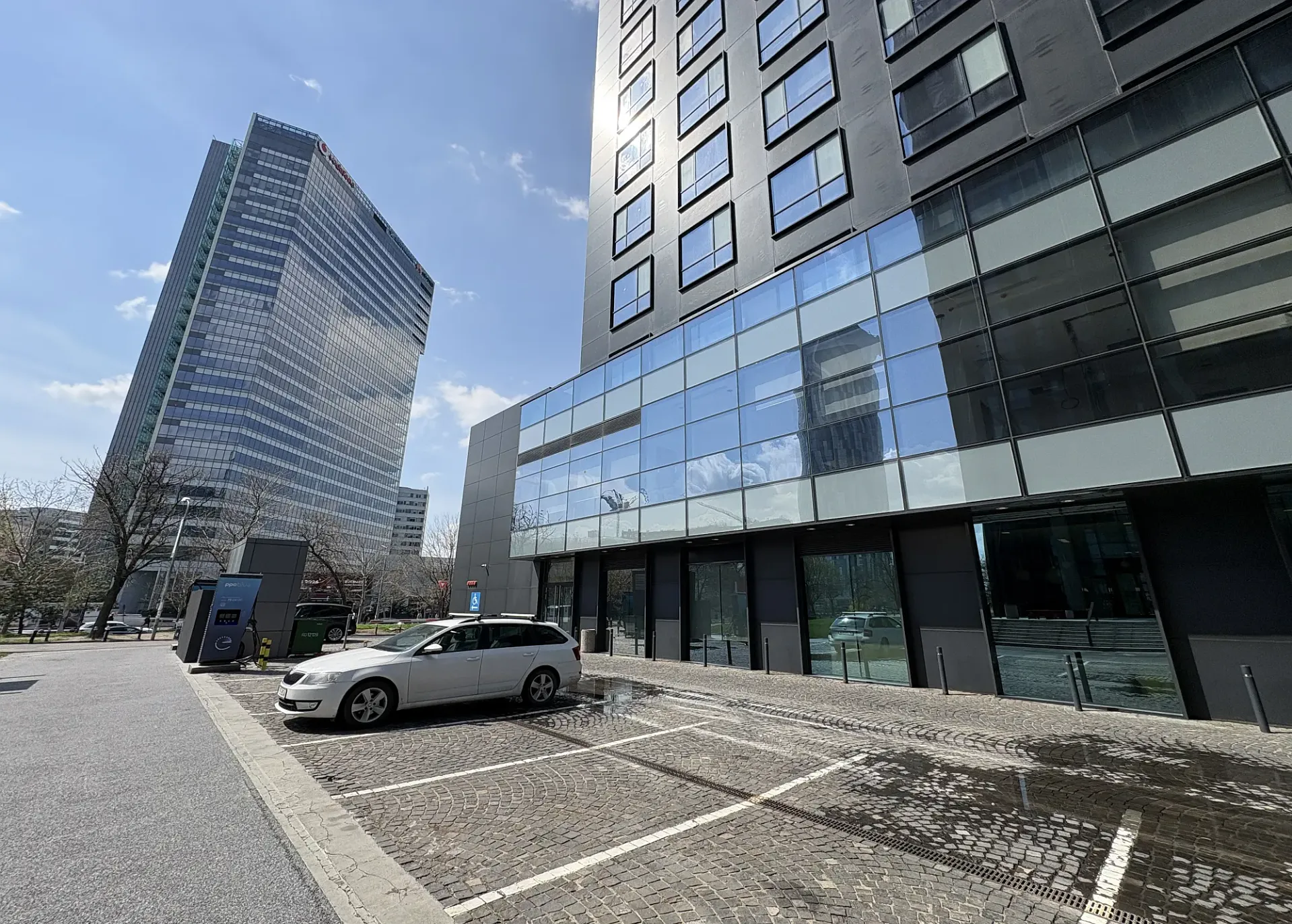 GW Plaza - poza  (6).webp