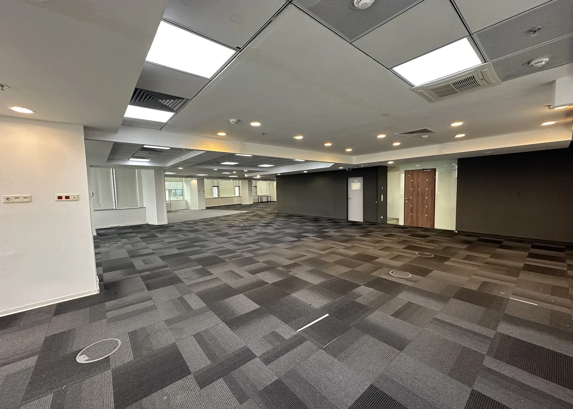 Premium Plaza - et.14 - 516m2 (2).webp