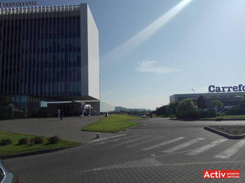 Centrul de Afaceri Oradea spații de birouri vedere către centrul comercial Lotus Center
