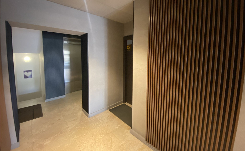 Negustori Office Building închiriere birouri lift