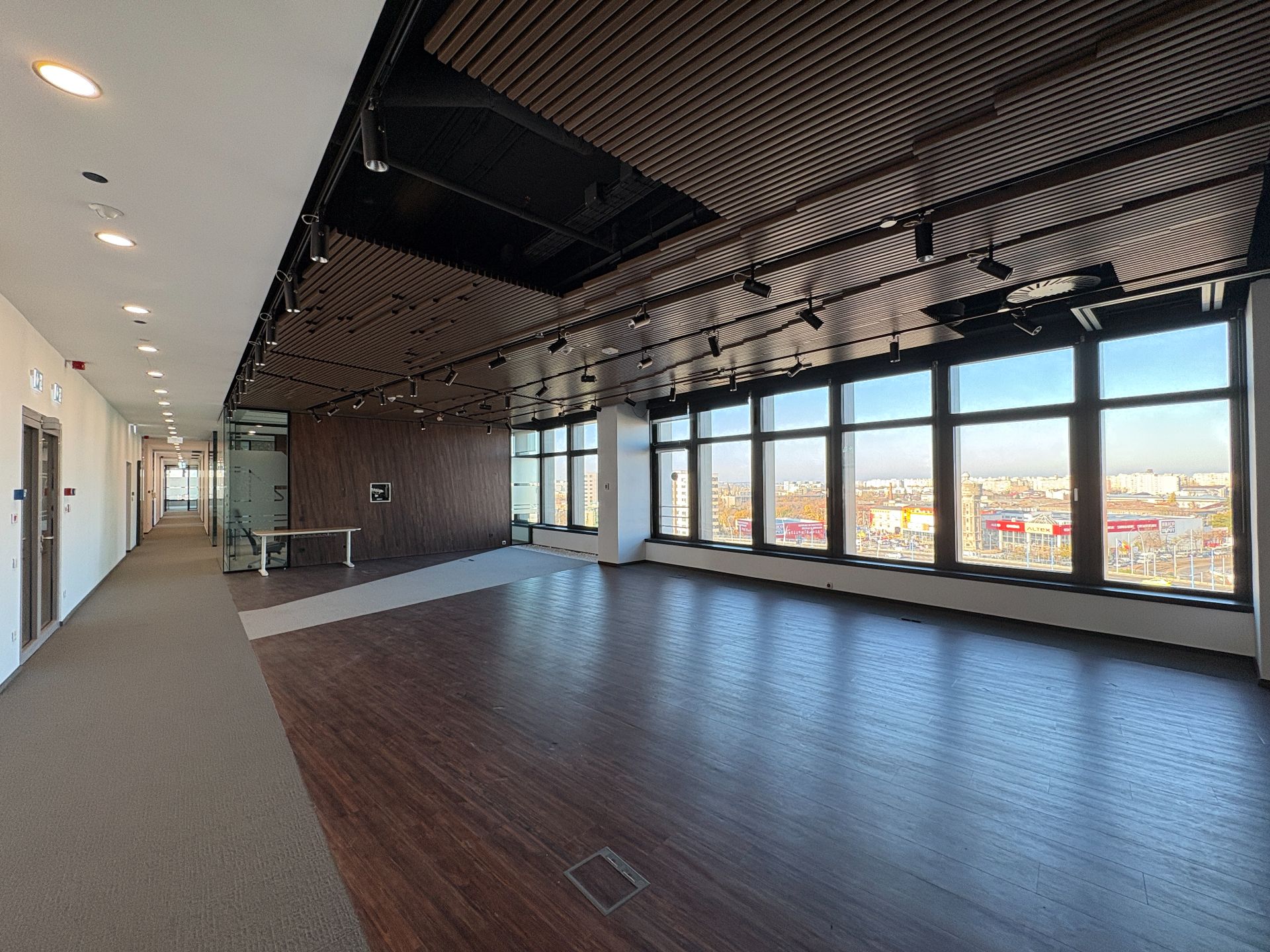 Business Garden - et.6 - 343m2.JPG