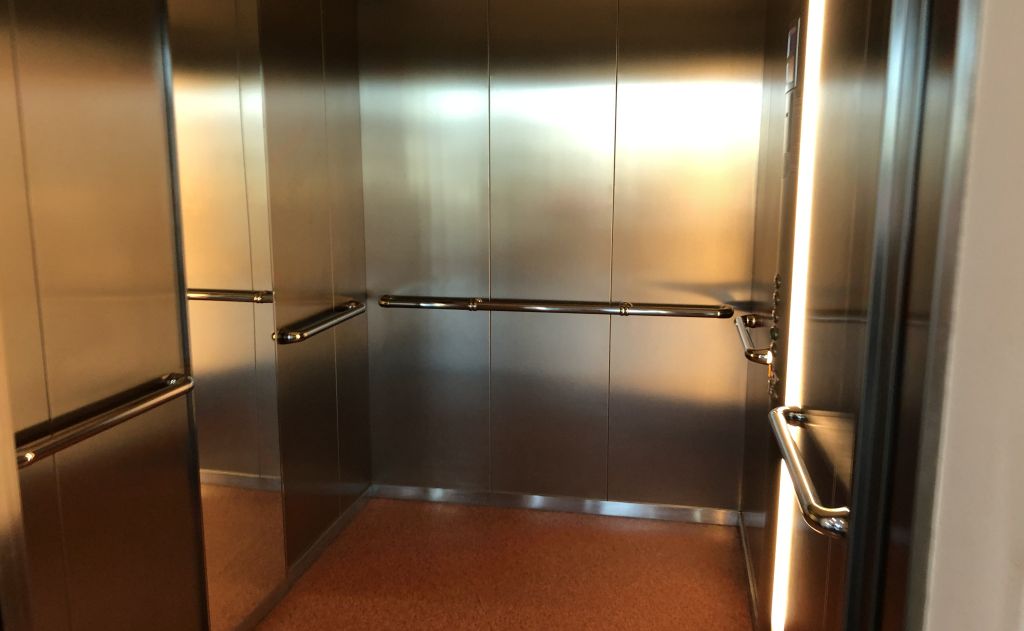 Spatii amenajate clinica medicala in Medcenter, poza lift